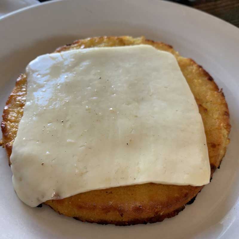 Arepa de Chocolo con Queso